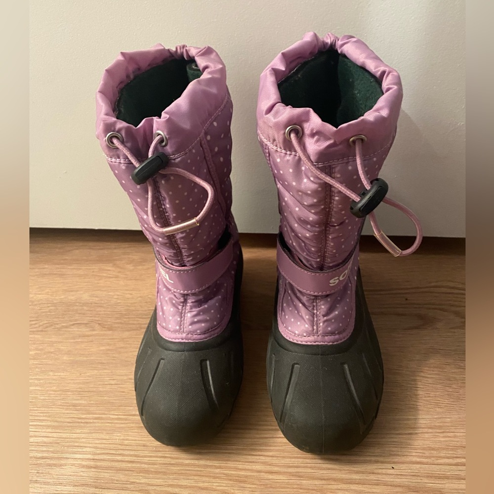 SOREL WINTER BOOTS-Big Girls-Size 3, Purple w/small white polka dots.